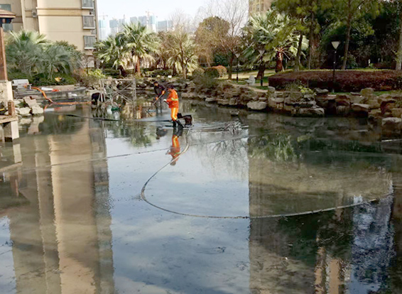 金波乡景观池淤泥清理