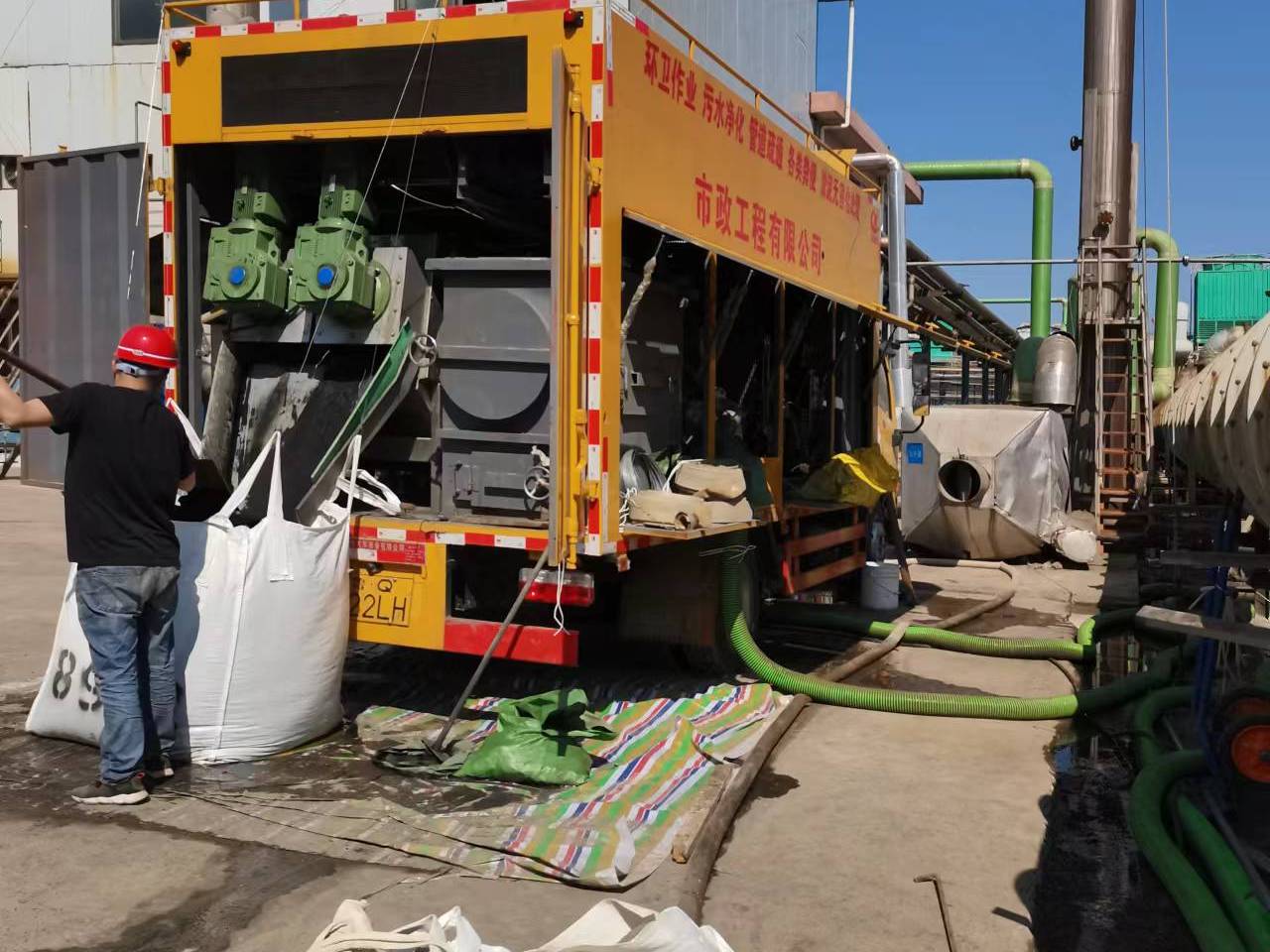 金波乡淤泥压干处理