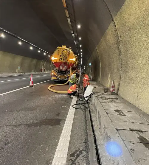 金波乡隧道排水渠清淤